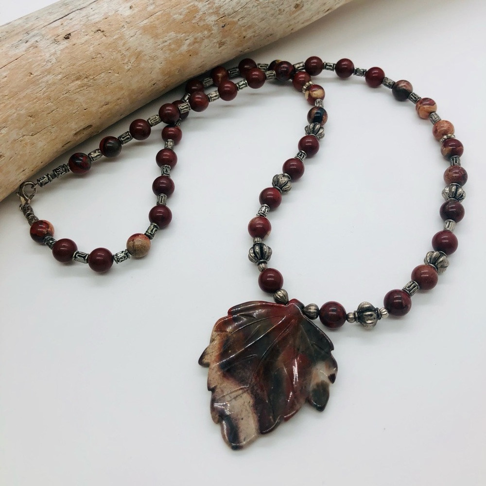 Vintage Jasper Stone Leaf Pendant Bead Necklace